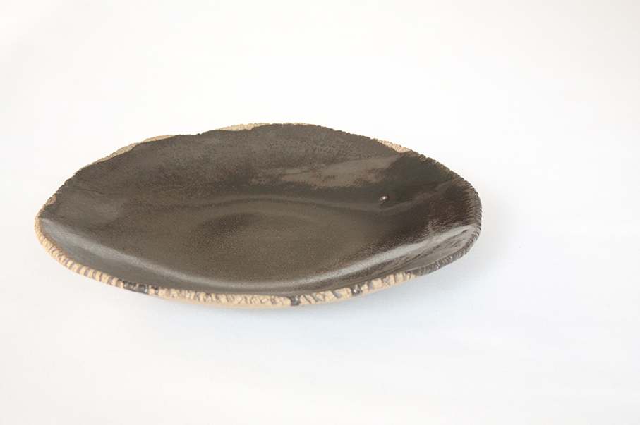 plate | crusty rim shallow | T009