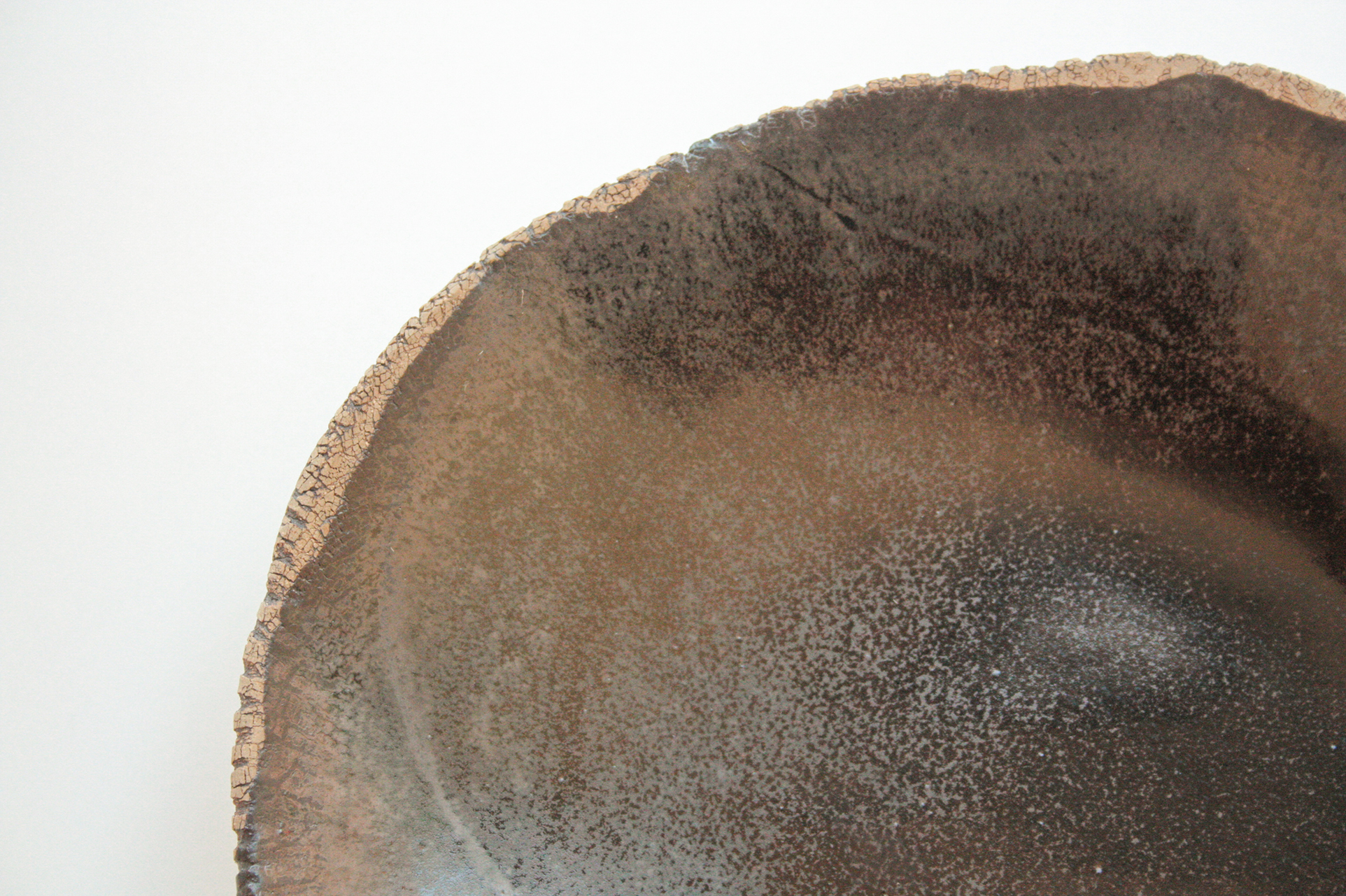 plate | crusty rim shallow | T009 - Image 3