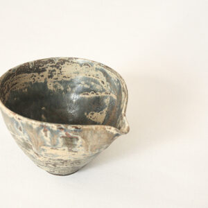 bowl with spout | T017